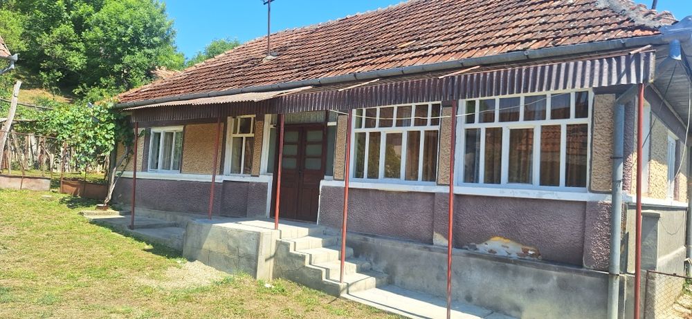 Casă de vânzare la țară