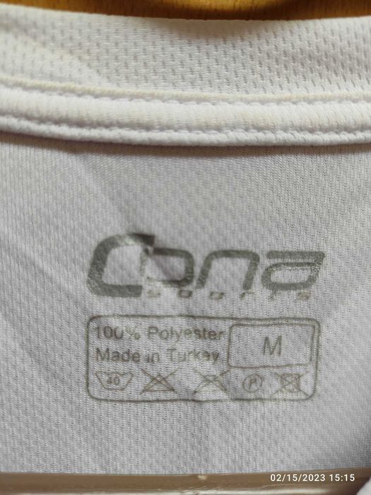 Тийнеджърски спортни дрехи в отлично състояние-фанелки, суичъри и др.