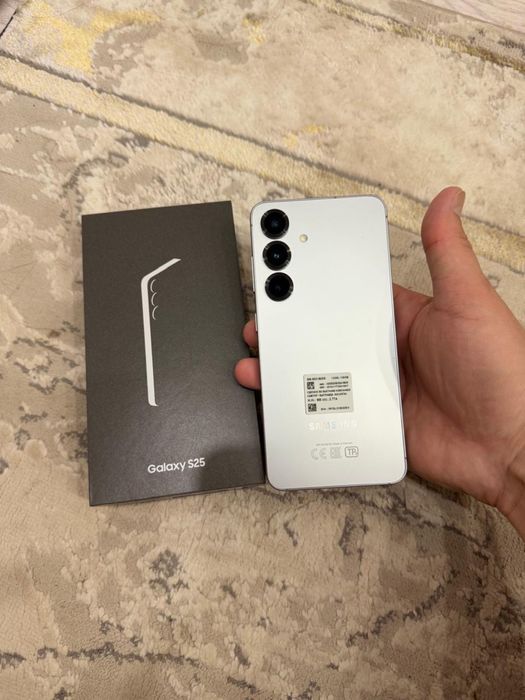 Продам айфон S25 Silver