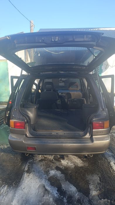 Продам машину Nisan prairie