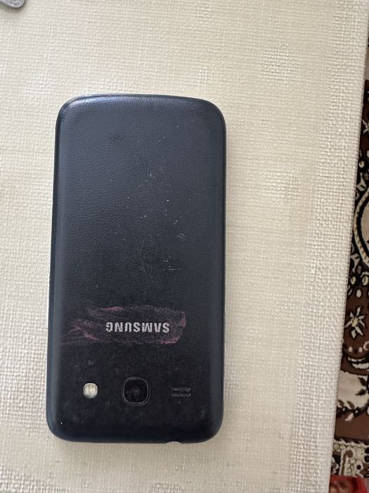 Продам нерабочий телефон Smsung