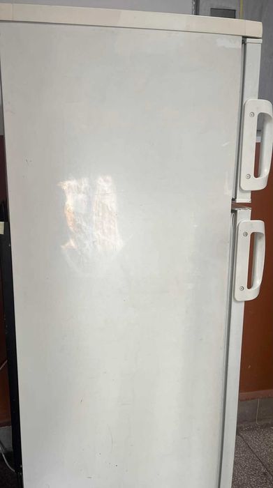 Продавам хладилник Електролукс