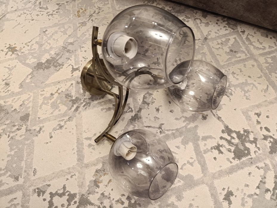 Продам    люстру