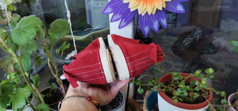 Червени обувки Think! 37.5н.Естествена велур