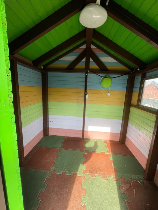 Casuta cu accesorii cadou pentru loc de joaca pentru copii