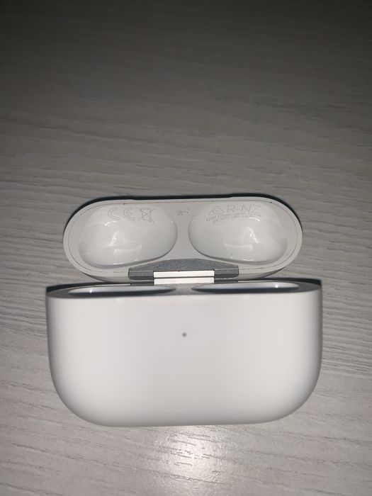 продам кейс от Airpods 2pro (без наушников)