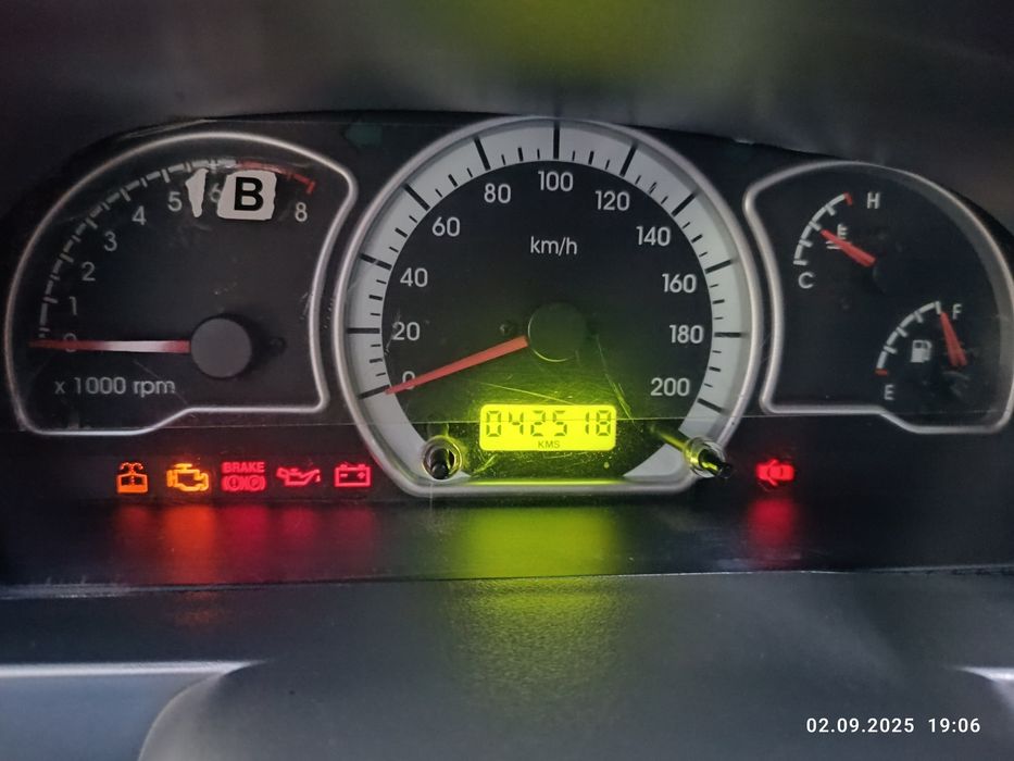 Nexia 2 sotiladi 1.6