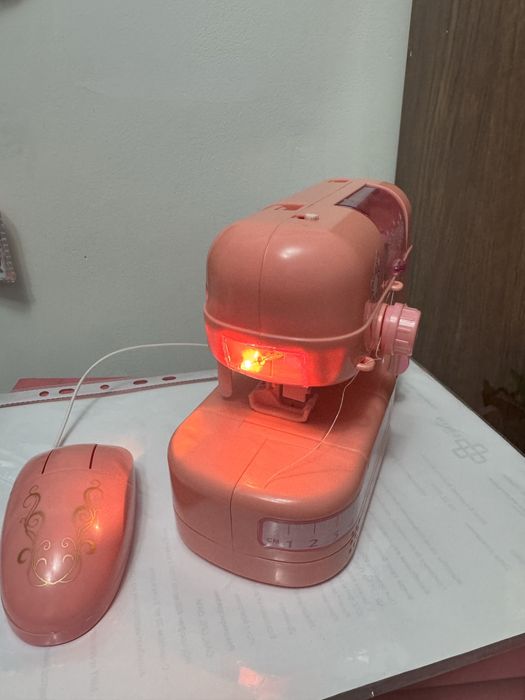 Детская щвейная машинка. В отличном состоянии