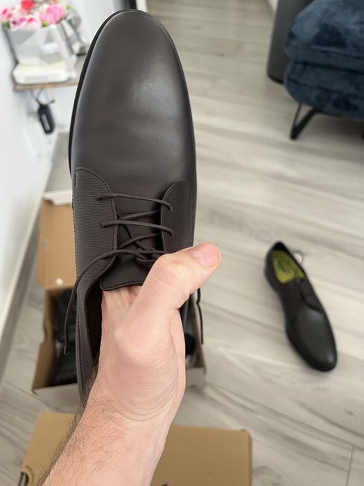 Vand pantofi boss marimea 48 purtati de 2 ori