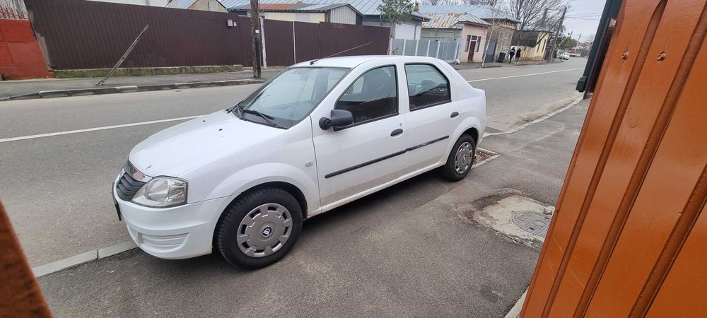 Logan 1.4mpi pret 2500 euro