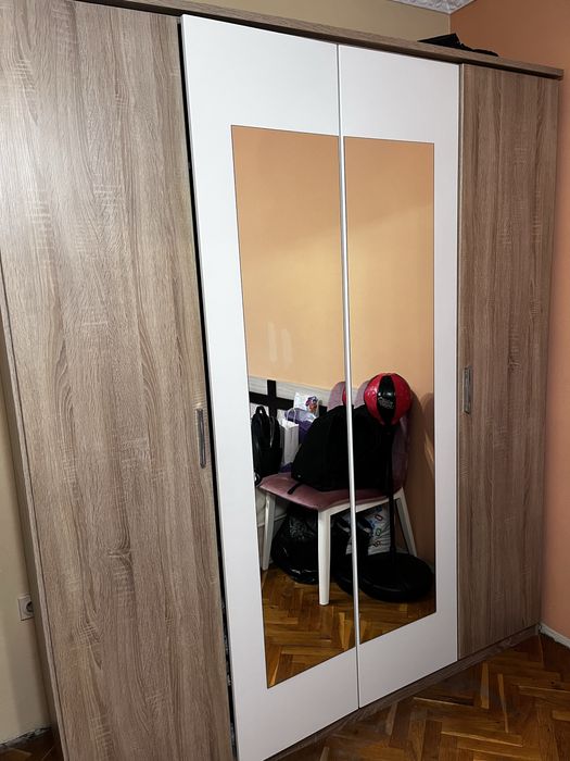 Четирикрилен гардероб