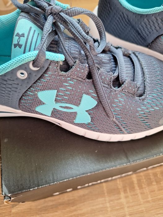 Vând pantof sport dama Under Armour
