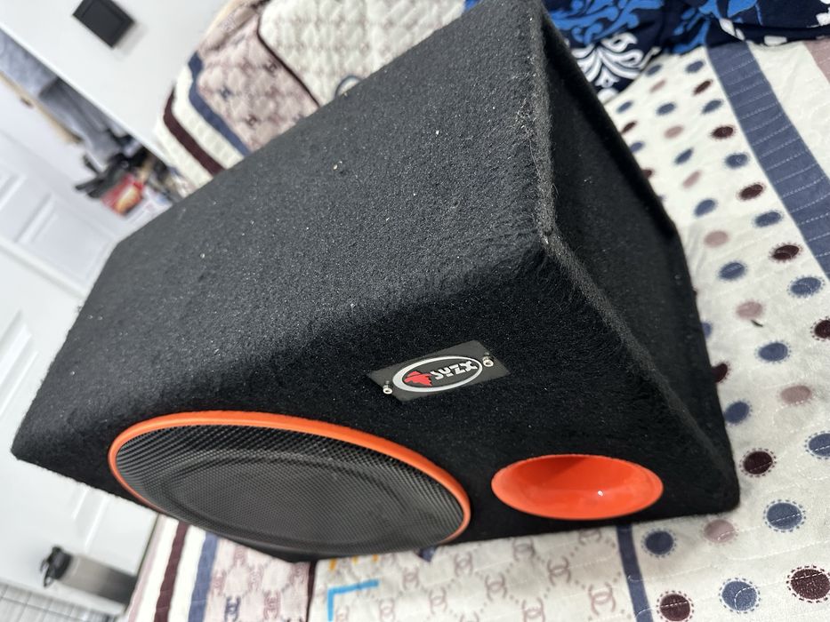 Продам Саббуфер, почти новый.