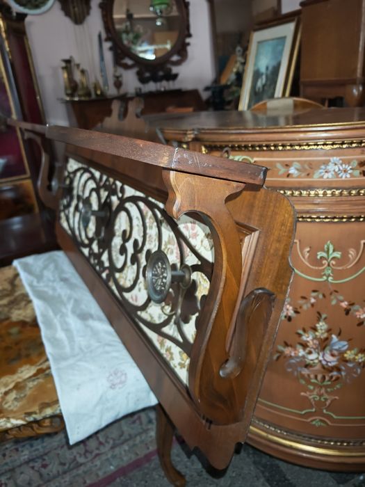 Дървена закачалка за стена