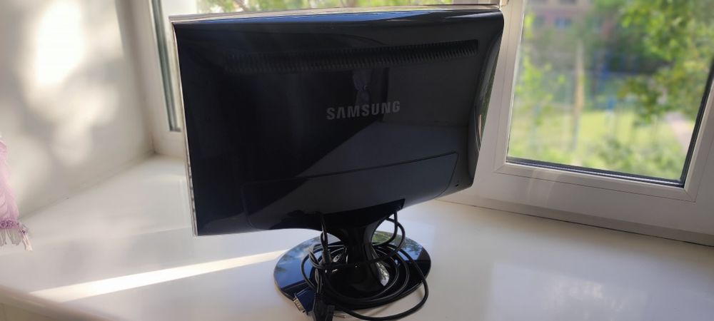 Монитор Samsung SyncMaster T200
