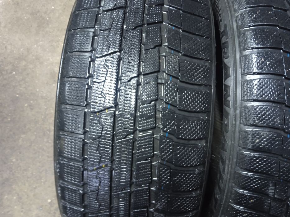 Пара зимних шин .