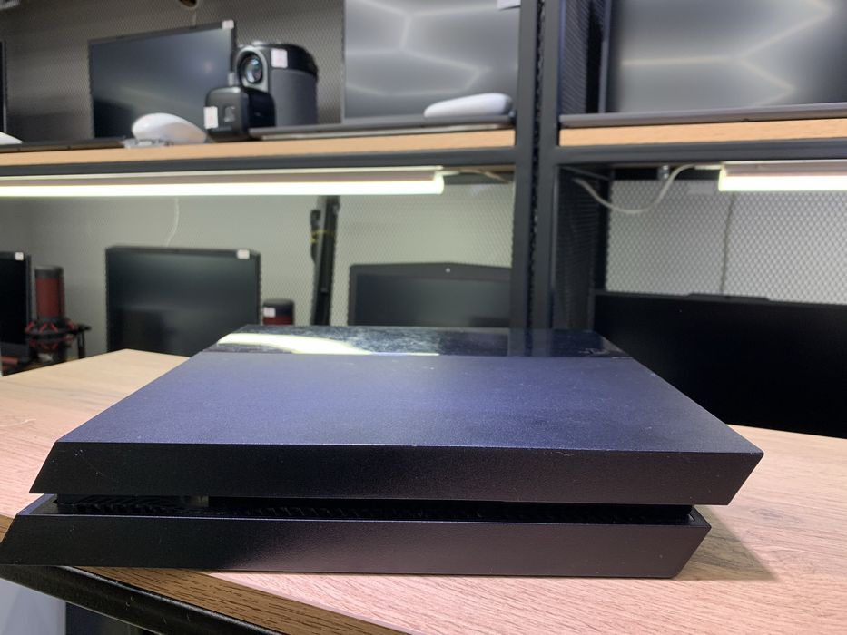 Sony PlayStation 4 Fat, 500 GB, 2 джойстика, 1268/А10