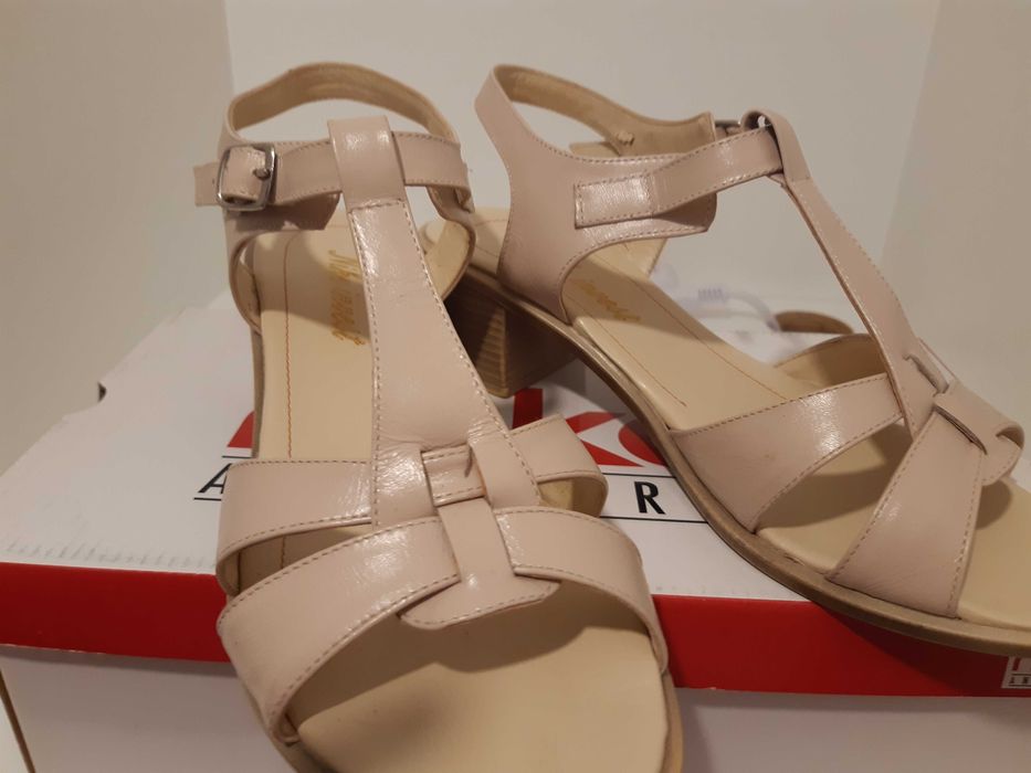 Sandale piele naturala,  37, impecabile,  o purtare