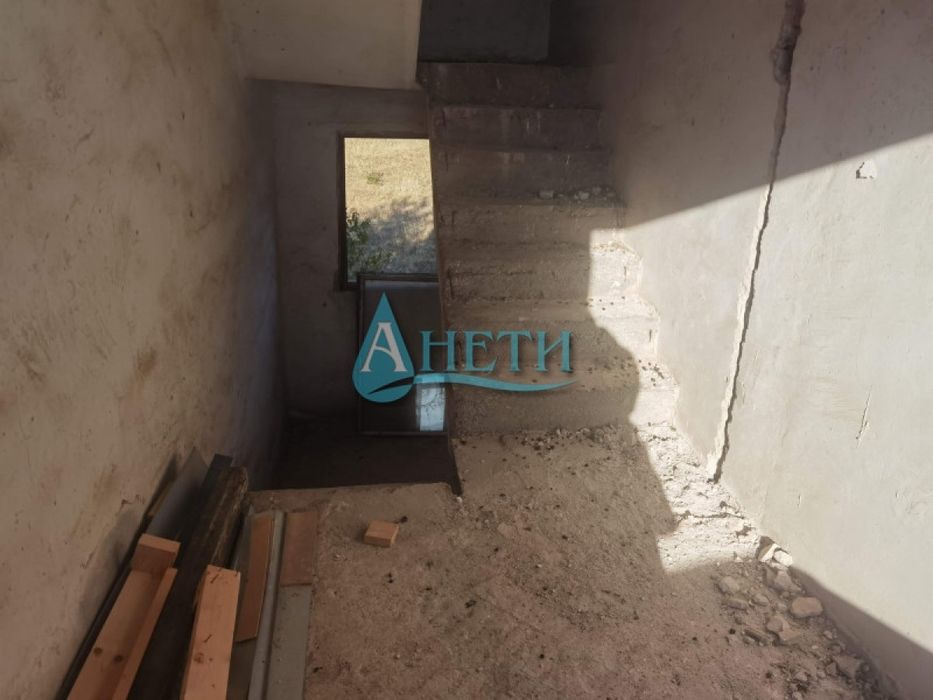 Масивна къща 144м2 с двор 600м2 и гараж 33м2 в с.Подгумер,