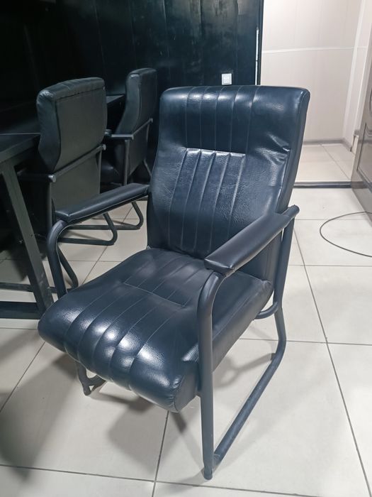 Kreslo 14ta bor xammasini osela 300.000 bervoramman