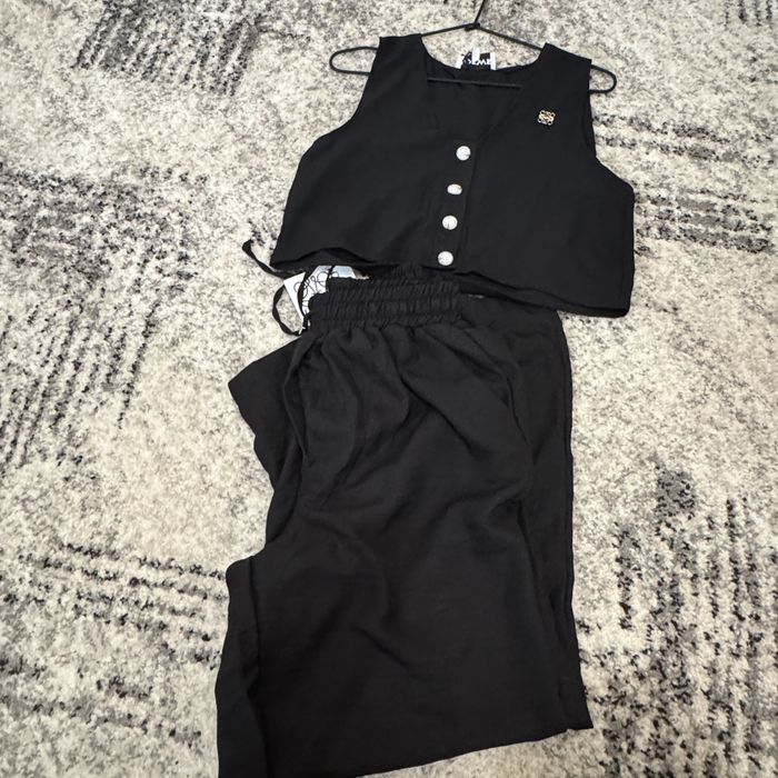 Compleu negru de vara foarte lejer marime M