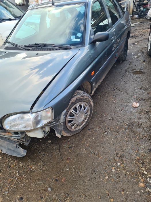 Форд Ескорт 1.4 на части