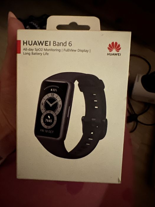 Huawei band 6 с още две каишки