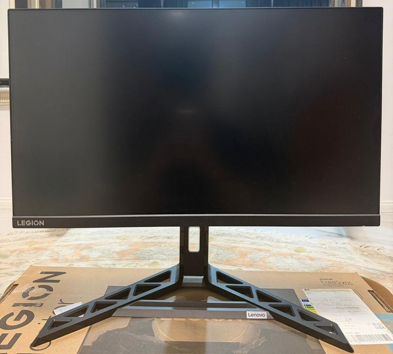 Monitoare gaming Lenovo Legion 24,5 si 27 inch