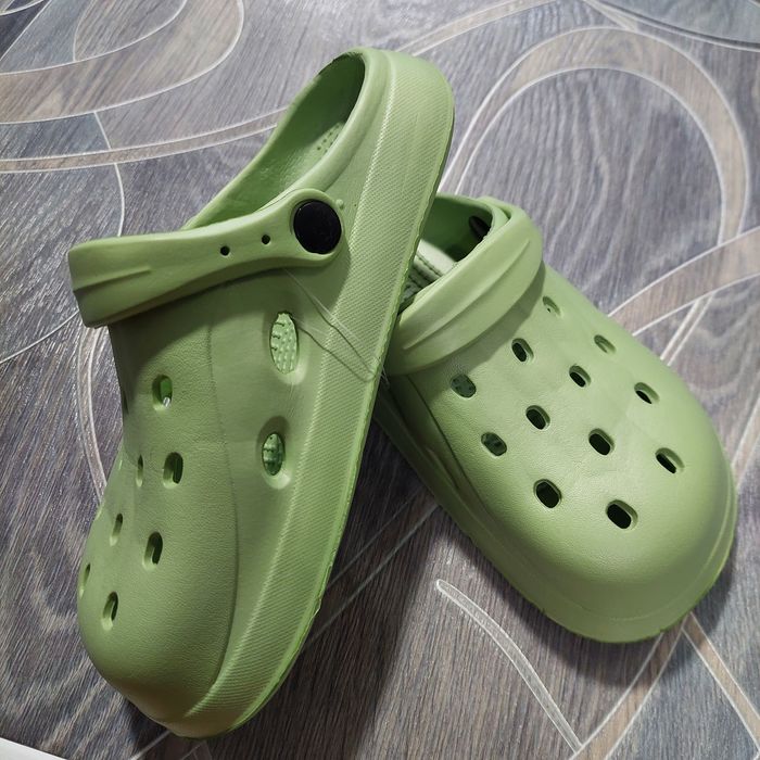 Продам кроксы 35 размера