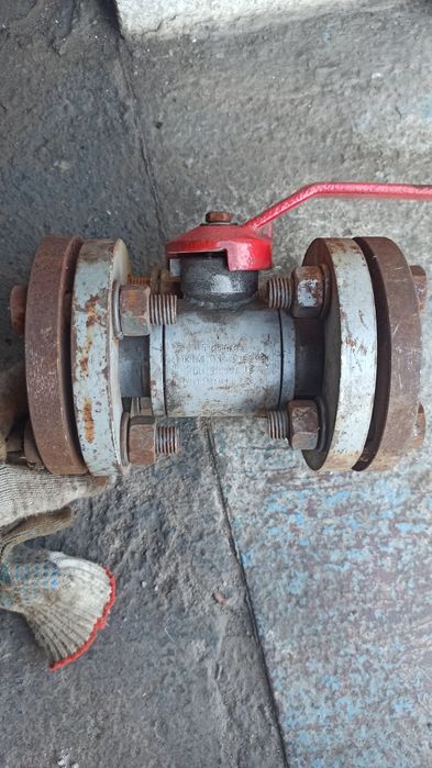 Кран шаровый, поворотный.