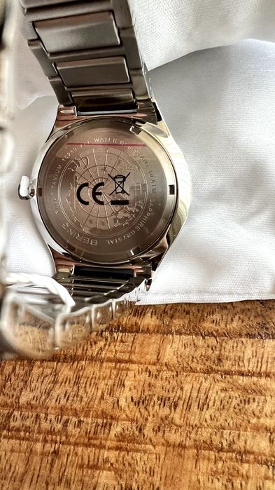 Часовник BERING за подарък (Соларен, Титаниев)