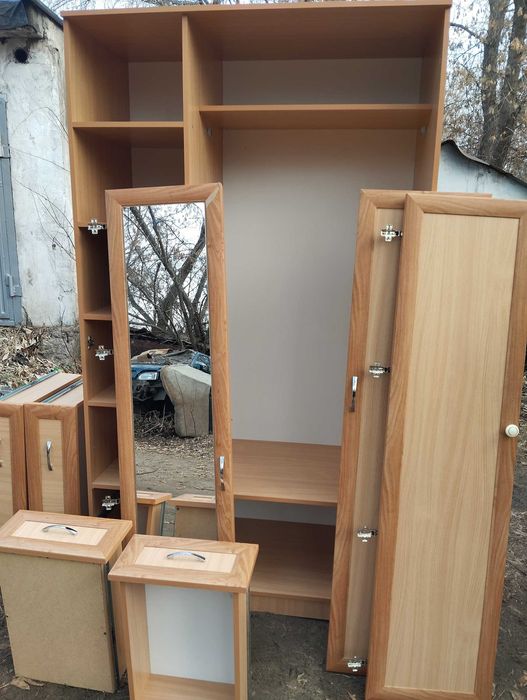 Шкаф большой с полками