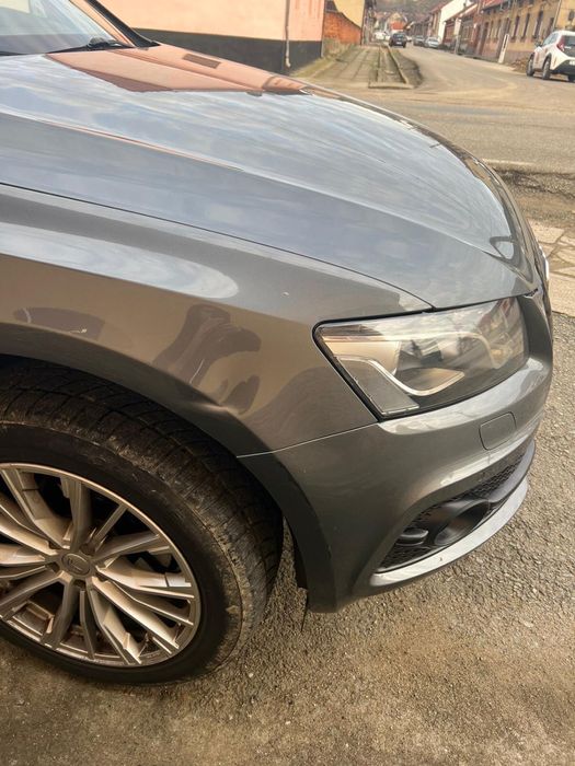 Audi Q5 S-line arata impecabil