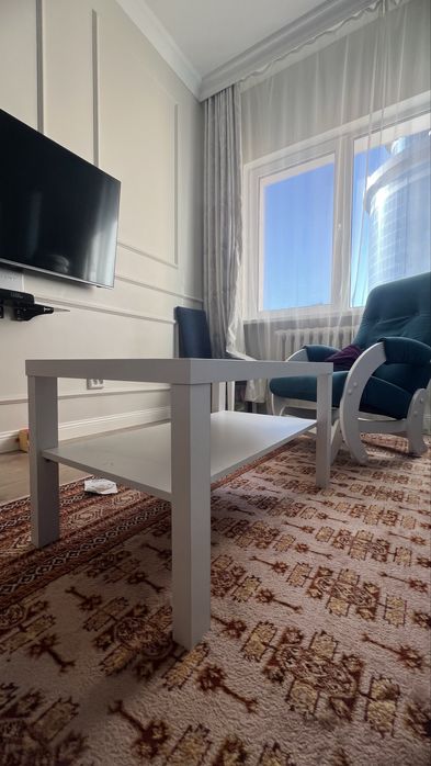 Белый стллик в стиле IKEA