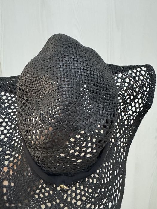 Нова плетена капела Patrizia Pepe