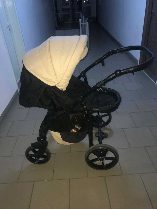 Carut bebe in stare buna