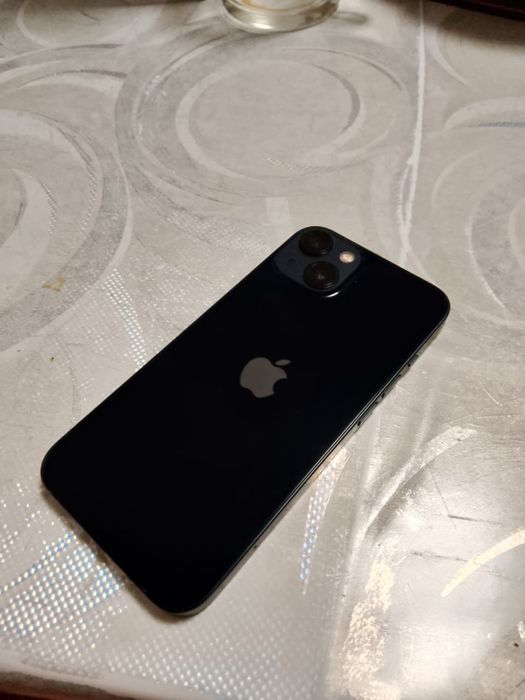 Продам айфон 13