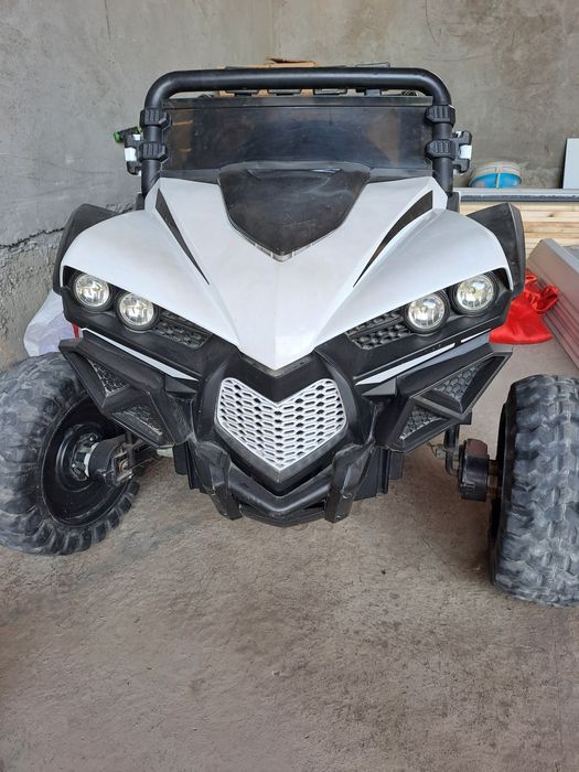 Oyinchoq moshina sotiladi