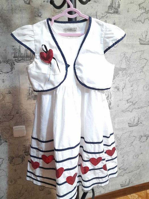 Продам разные, нарядные платья на девочку