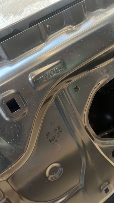 Двери  на Toyota Camry 70/75