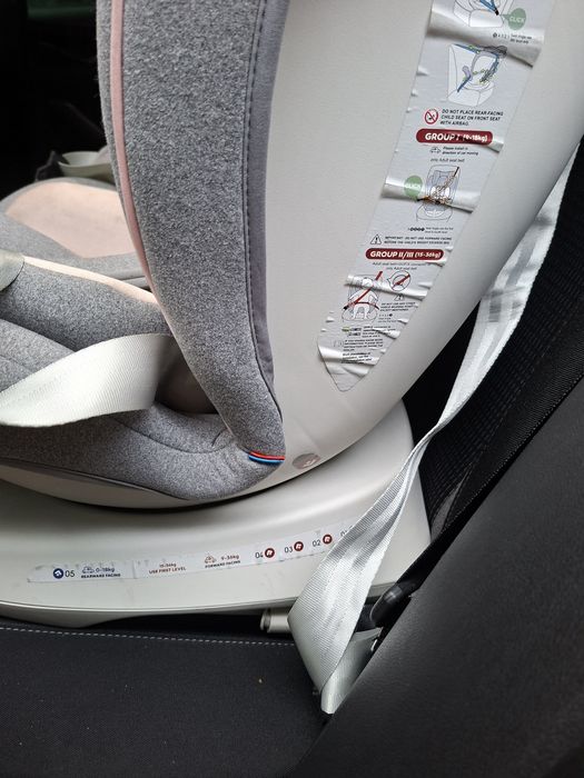 Scaun auto cu isofix
