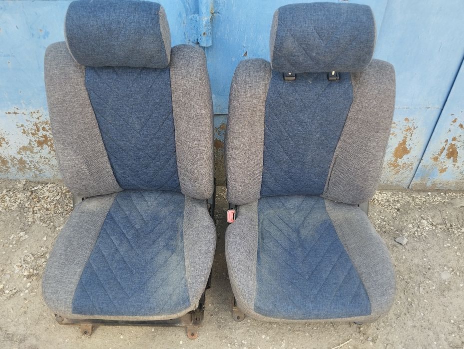 Передние сиденья на авто