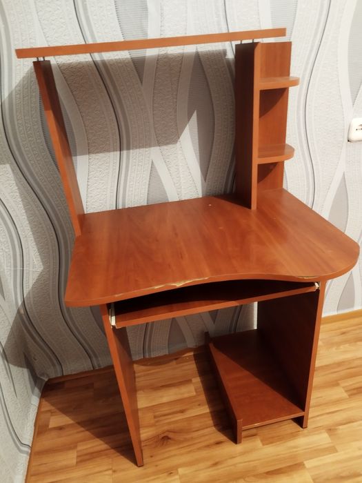 Продается компьютерный стол