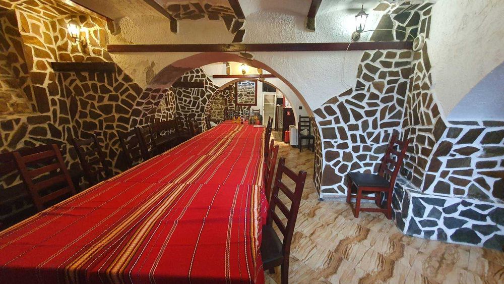 Дава се под наем Заведение в Кюстендил, Център - 170 кв.м за 765 € - Снимка #2