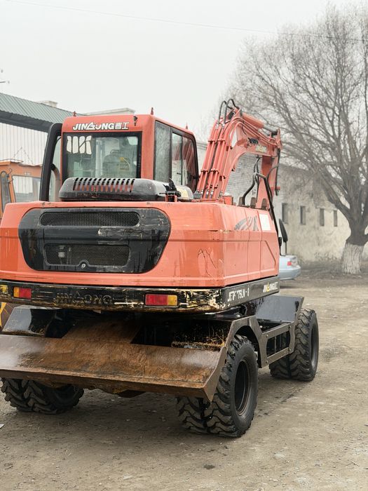 Mini ekskavator sotiladi