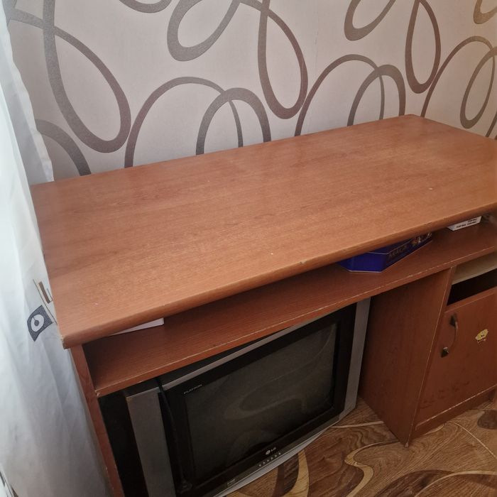 Продам стол однотумбовый