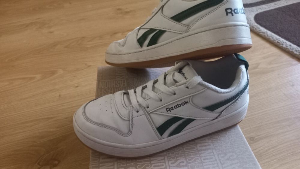 Детски кожени маратонки Reebok .