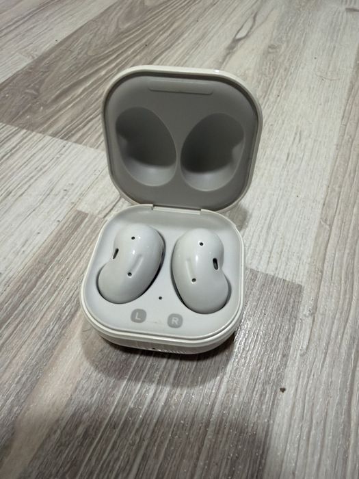 Samsung buds live