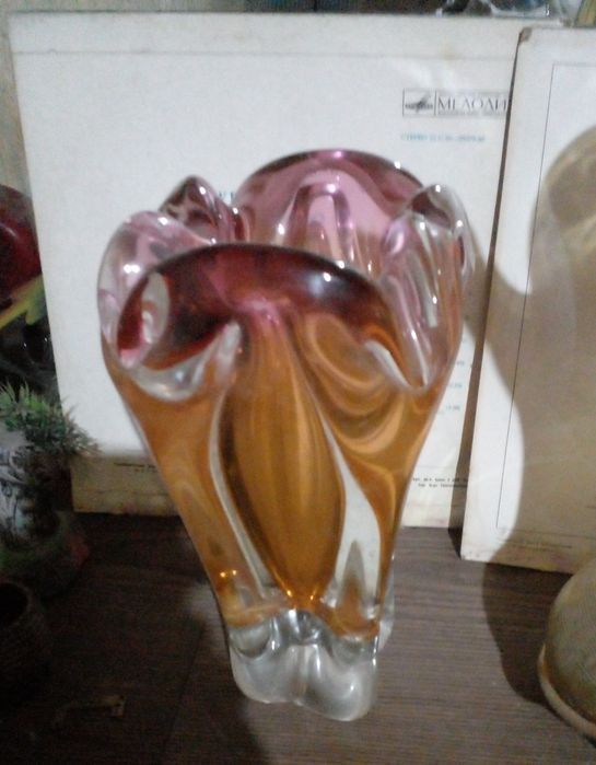 Вазы разные стеклянные