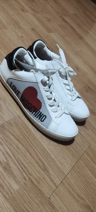 Adidasi Moschino nr 39